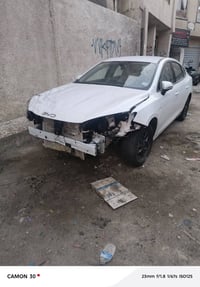 سيل فايف25للبيع رقم بغداد  ماشيه 4000 الكلي على حادثه السيارة طافيه سع...