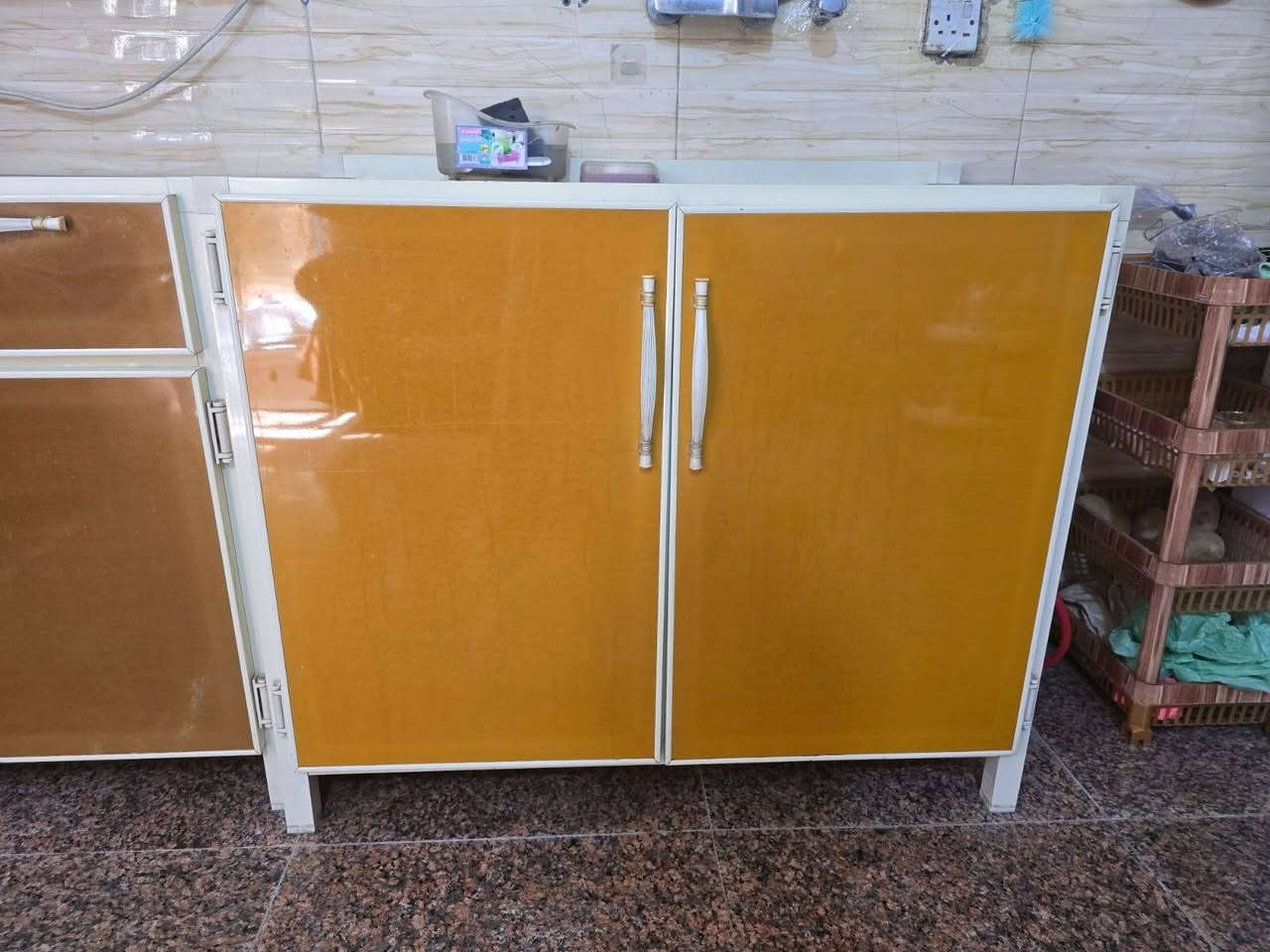 سلام عليكم
كاونتر للبيع ٣ قطع للبيع اخو الجديد مستعمل شي قليل السعر ٢٥٠
وبي مجال للاستفسار
***********
