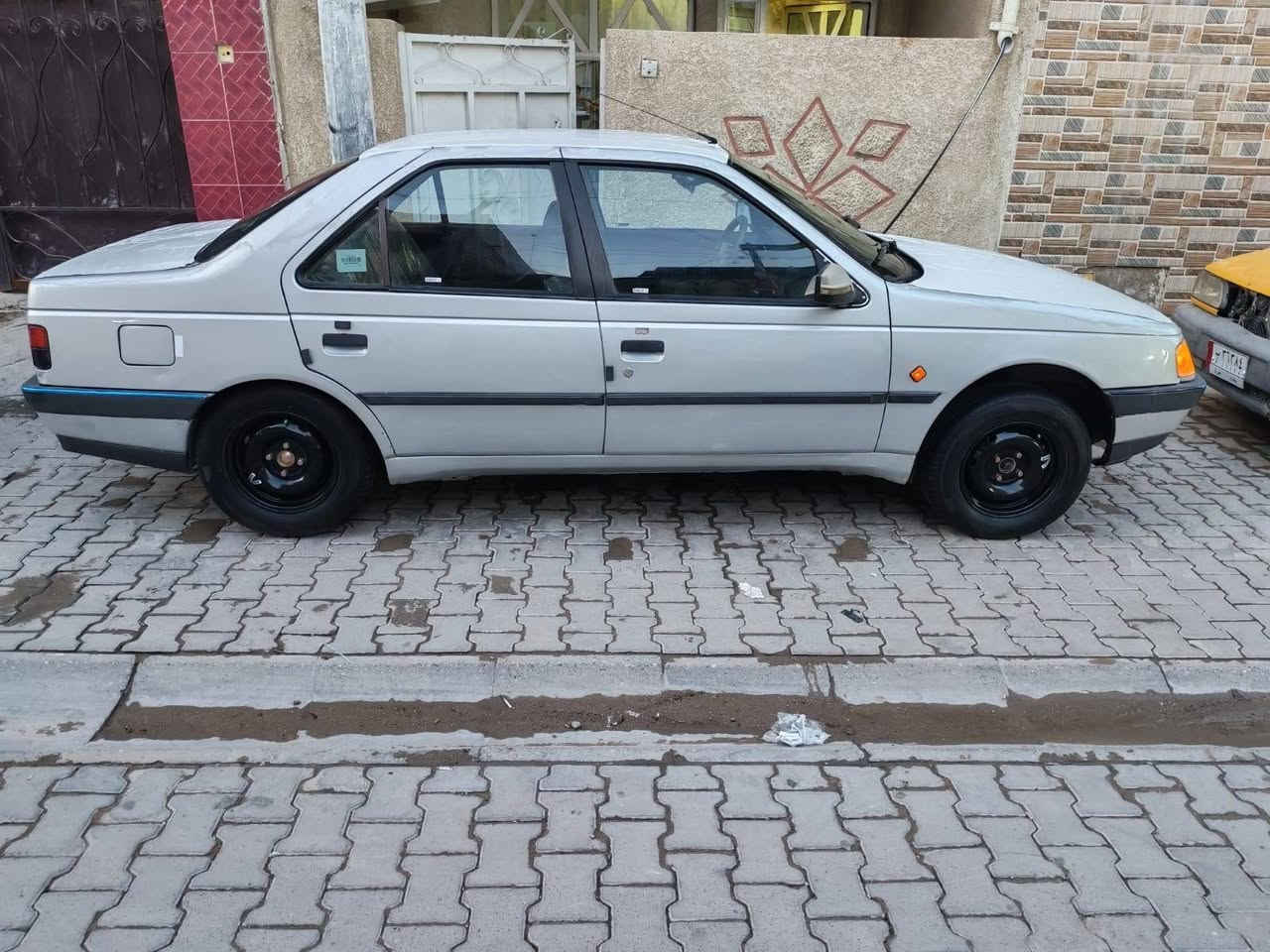بيجو جي ال اكس 12 رقم بغداد دولي تحويل ثاني كير محرك مكفول تخم تاير كهربائيات كلها جاهزة مفتوحة الكمبريسر عاطل تبديل باب السايق فقط الباقي مكفول 41 ببهة مجال بسيط ***********
