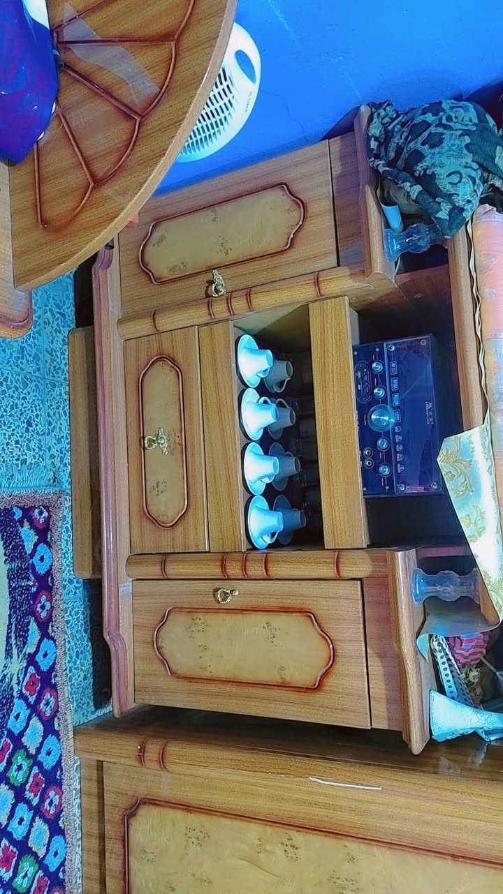 غرفه نوم ماليزيا  للبيع بسعر 500الف استفسار على رقم ***********
