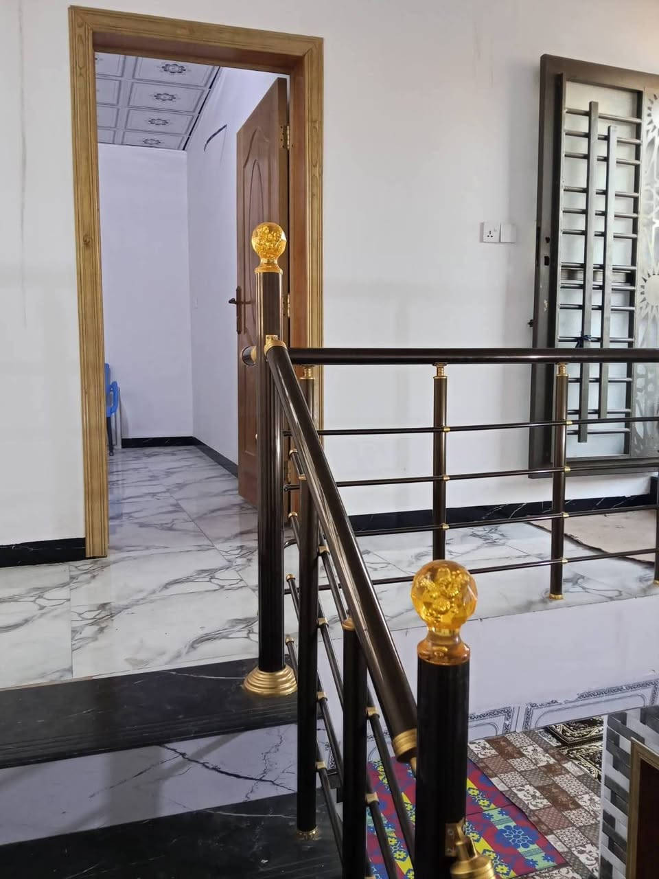 بيت للبيع المساحه 100 متر  طابق ونص منطقة العامرية قرب سيطرت الابراهيمية شارع تبليط يبعد عن طريق الزوار 700 متر السعر 55 بي مجال بسيط ***********
