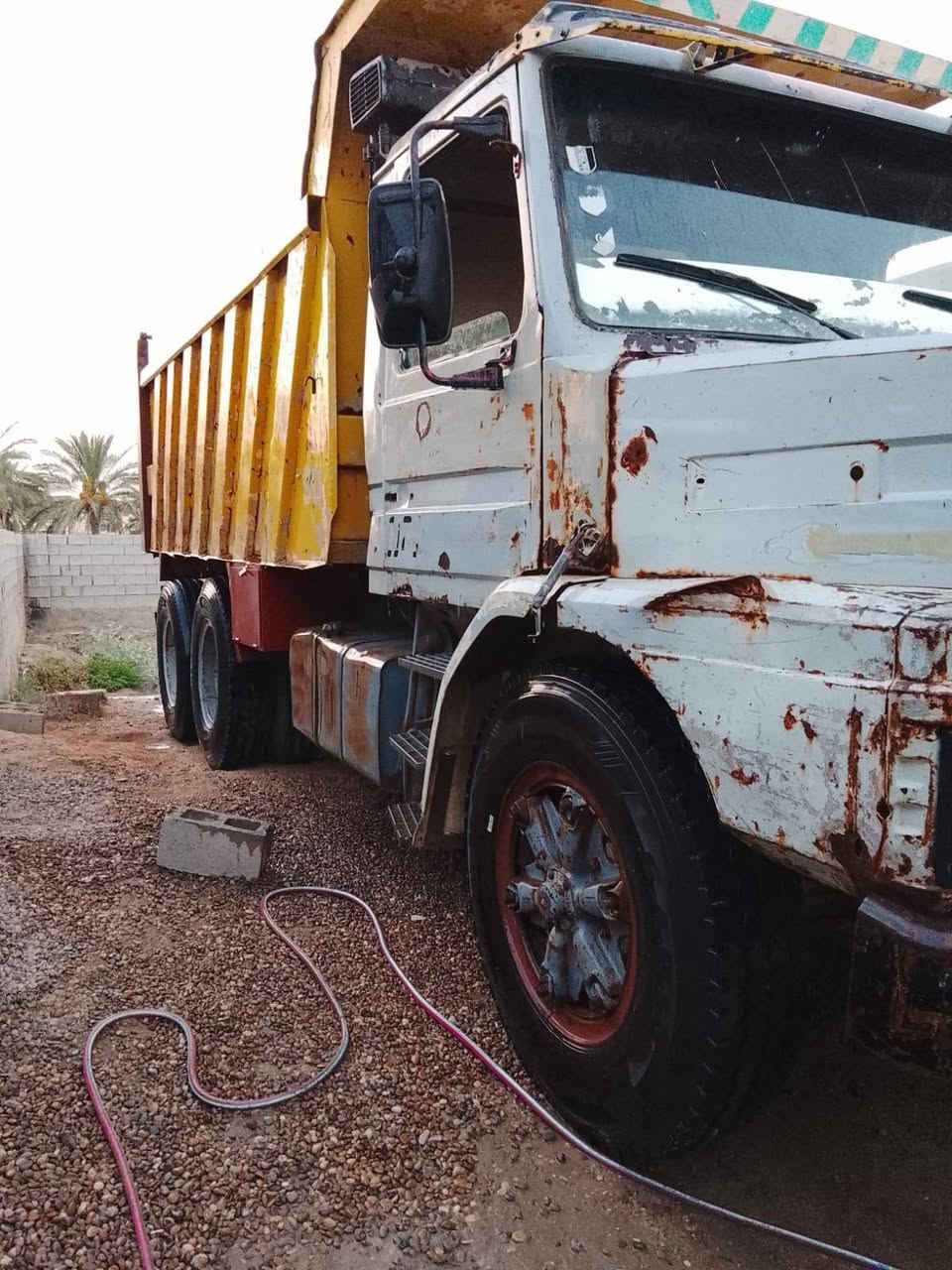 سلام عليكم سكانيه موديل 89مكينه 112مكينه مجفته جديد كير جديد مجموعه مالتهه لبلاديه تخم تاير بدي مايلر 16 كير 5 5مكان السياره الرمادي السعر 145وبيهه مجال ***********
