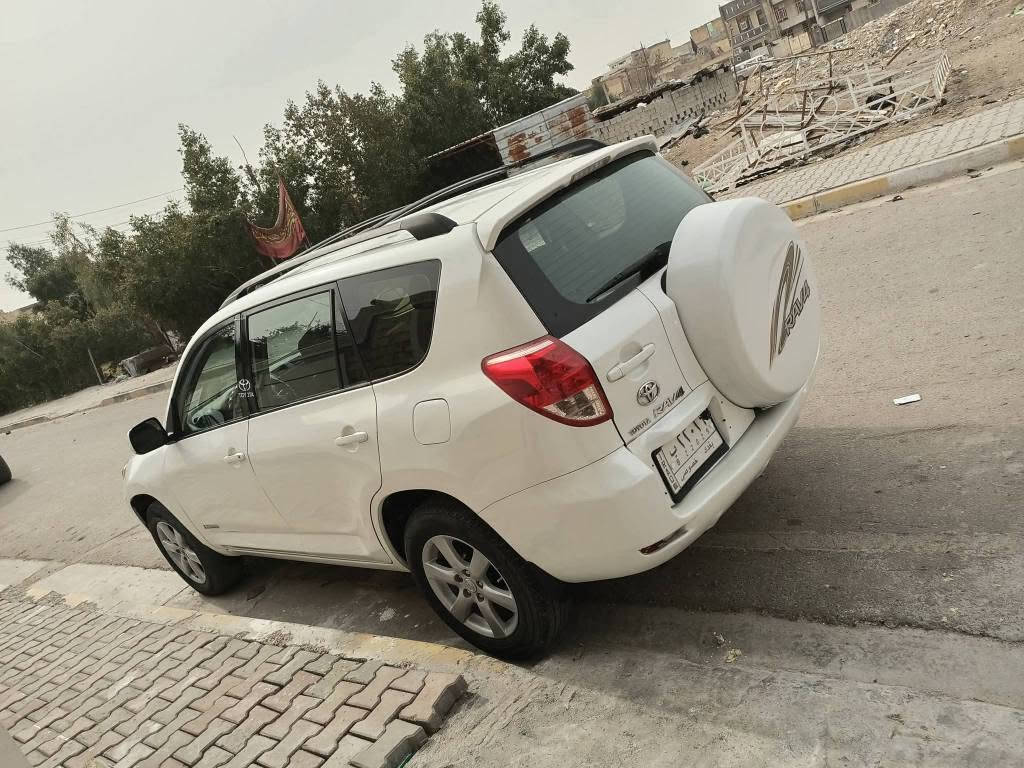 تيوتا راف فور موديل 8 رقم بغداد بسمي سياره صبغ عام بدون ضربه  محرك 6بلادي تبريد شغال مكاني بغداد قرب بسمايه السعر 95وبيه مجال *********** بغداد, العراق
