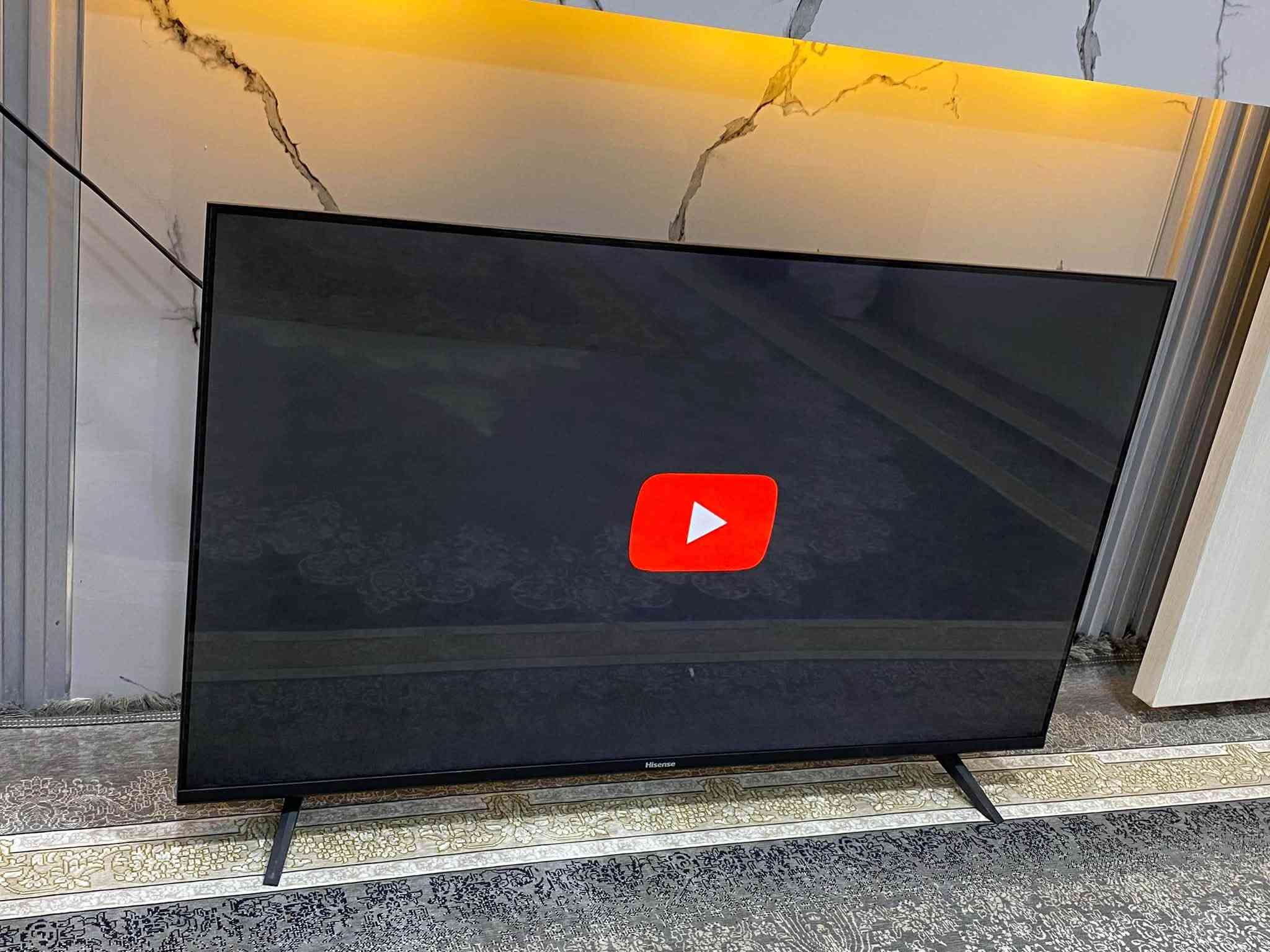 تيفي شاشة 43 ماركةي  هايسنس Hisense  بي ايتار فول مواصفات واي فاي يوتوب رةبتي موبايل ابيت كونترولي بيلادي خوي لةگةلداية رةسم و ديقةي زور جوانة بة زةمان بو نرخ نامة بنيرن يان تيل بكةن ***********
