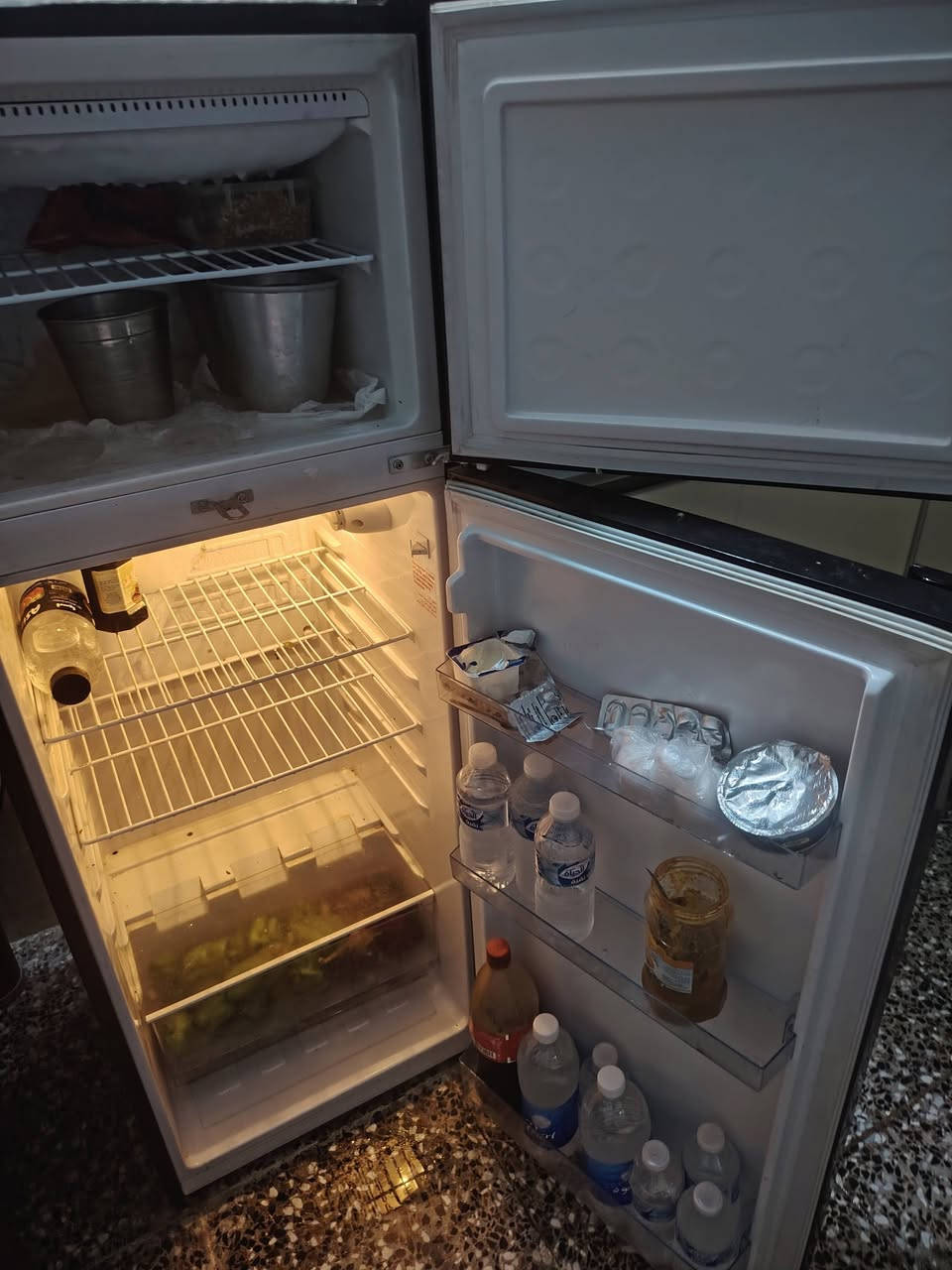 السلام عليكم ثلاجه كلشش نضيفه وجديده كلش مابيهه اي ضرر
250 
عنوان بغداد ابو غريب شهداء
*********** وتساب فقط
