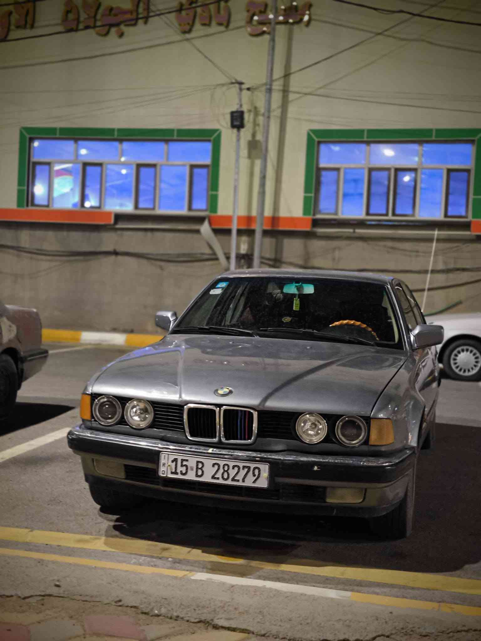 BMW 1991
رقم رقم انكليزي داخله هزه 
سنويه 29
صدر حداديه امامي خلفي كامل
محرك مكفول گير خير من الله فول مواصفات تنته كشنات تحكم كهرباء تبريد نقصة غاز چان شغال قبل 20يوم لايت زنون تحكم كروز سرعه شغال بلادي كهربائياتها جاهزه مابيها اي نقص السعر 50وبيها مجال بسيط 
***********
