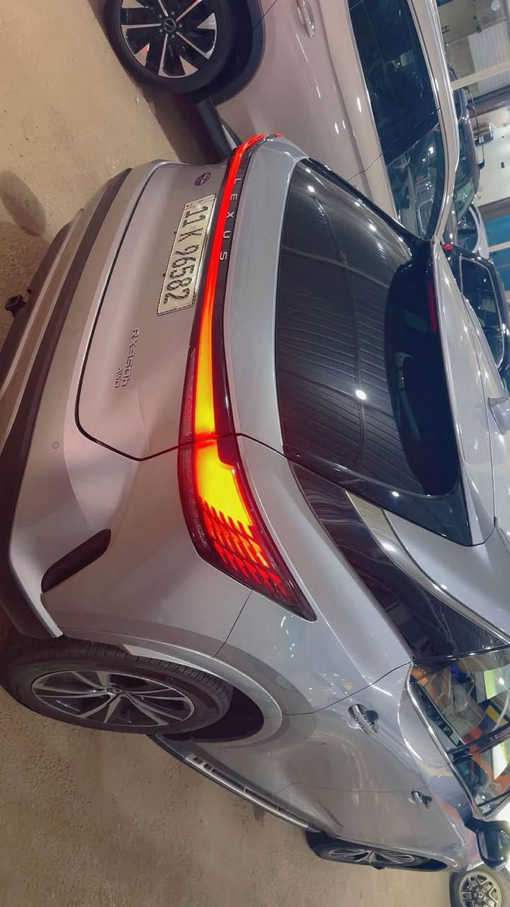 السلام عليكم لكزس RX350  موديل ٢٤  ماشي ١٩ الف للبيع سعره 34 الف بي مجال                ***********
