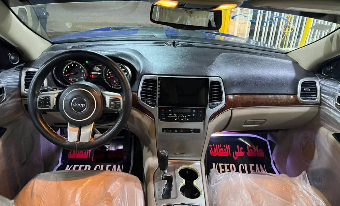 جيب ١٣ هيمي تغيير لون صبغ عام 
فول محدثة صدر جديد عام متبدل
 تبريد تبديل عام 
فتحة بنوراما 
كشنات كهربائية 
تدفئة كشنات 
مكينة بيها تبخير
للبيع او مراوس
الشراي يتصل لا يعلق
للاستفسار تصل على رقم صاحب سيارة
***********
