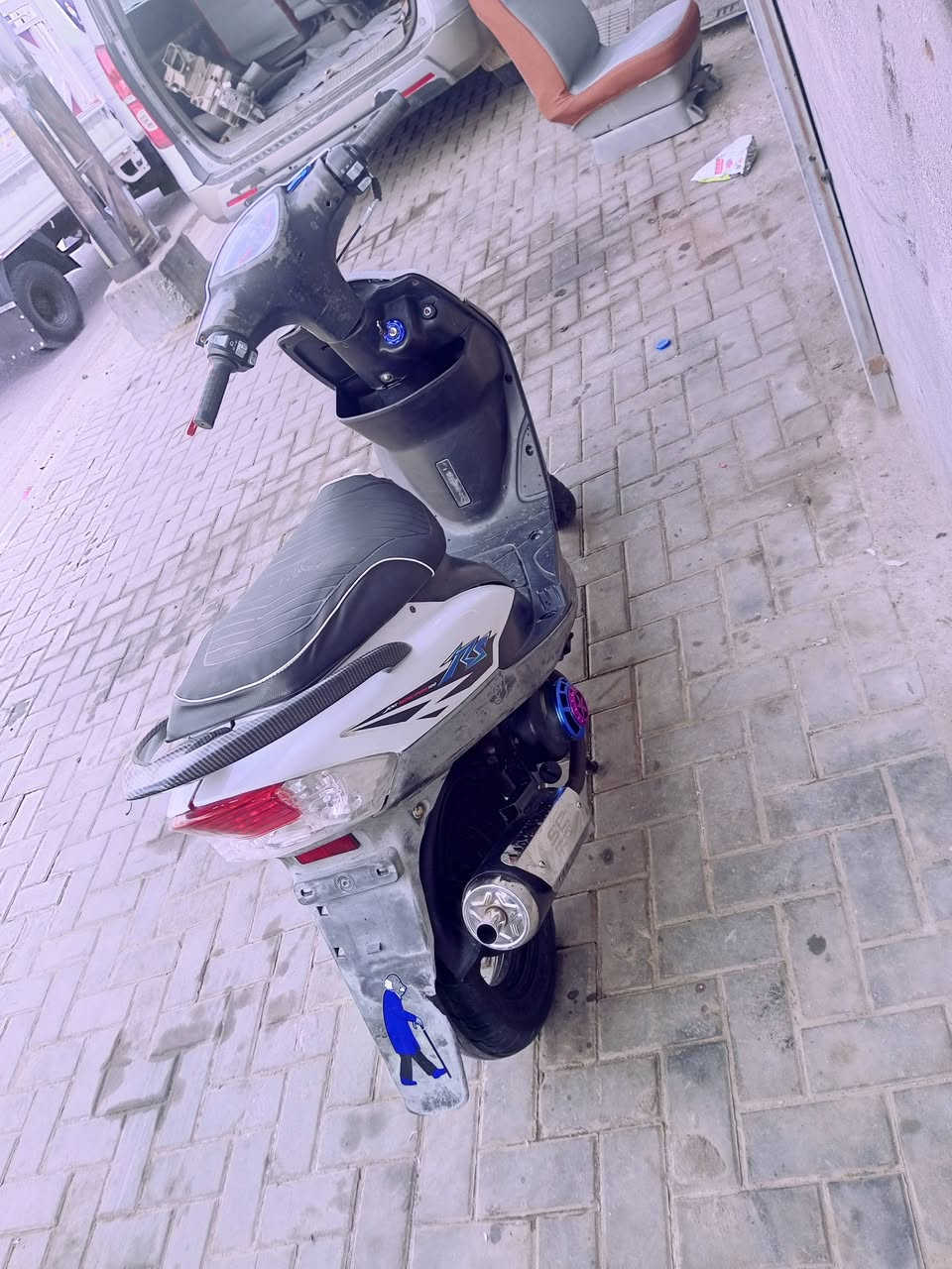 دراجات للبيع بلس عدله السعر 700 بها مجال مكينه مفتوحه مره واحده دراجه كامله نقص برضوبيه هذا رقم الهاتف ***********
