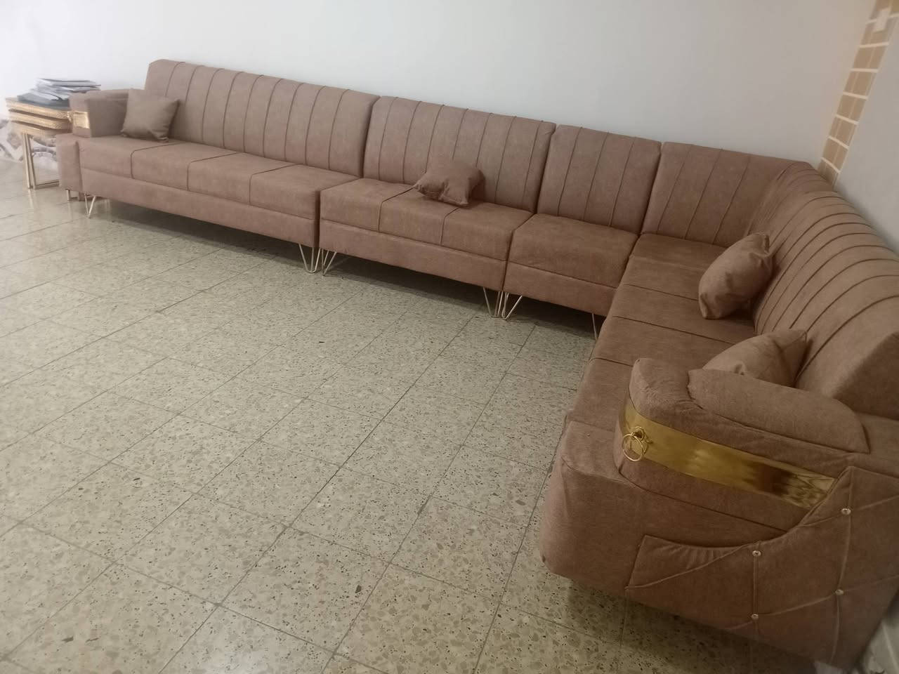 ديوان • ١٠ مقعد • شغل ثكيل