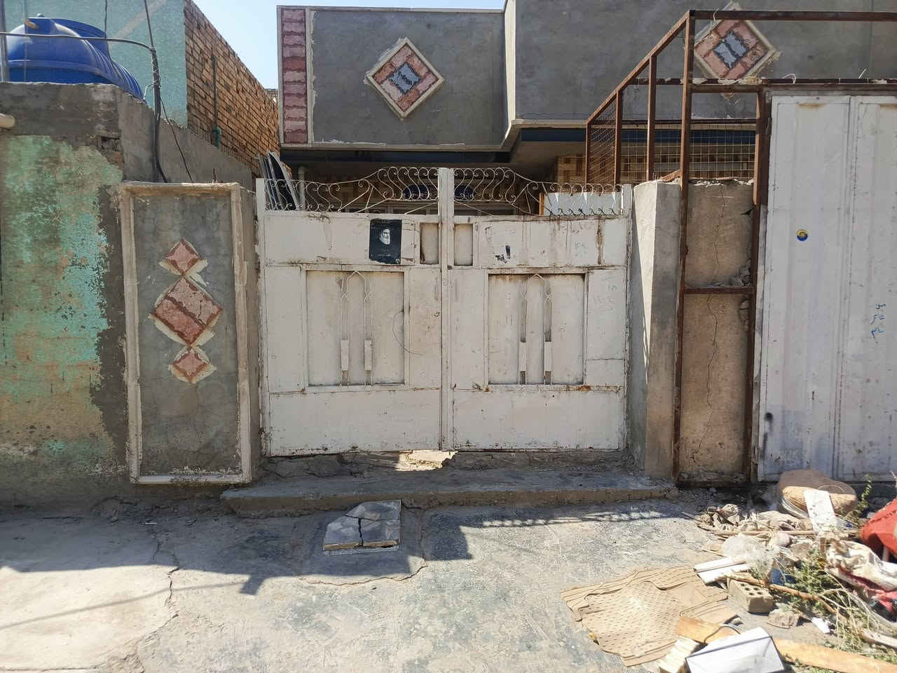 سلام عليكم باب محل و باب بيت عرضة مترتين ونص للبيع
للاستفسار ***********
السعر كل باب ب 100 الف  
العنوان بغداد العبيدي
