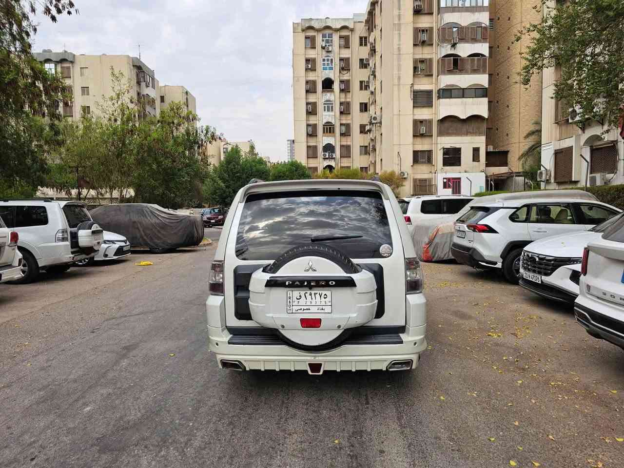 سلام عليكم
اجيرو ٢٠١٠ حبتور فول مواصفات حساسات 
تبريد ٣ قطع زائد منظومه غاز اصلية تخم تاير جدد محرك ٣ ونص باسمي 
السيارة خير من الله السعر ١٢٥ بيها مجال للشراي
مكان سيارة شعلة ***********

