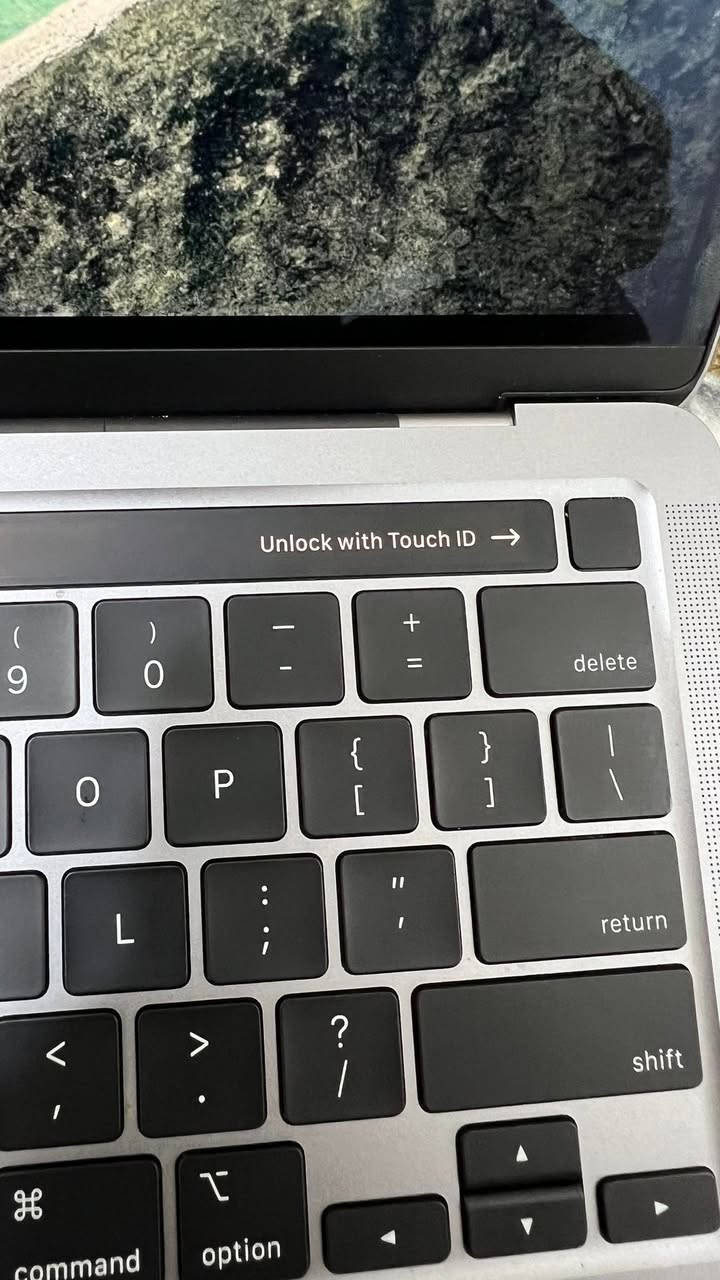 MacBook Pro 2022 13.3” M2 

Ram 8 | SSD 250 

Battery 100 | Cycle 49

السعر : 800,000

ماك فقط بدون شاحن وكيبل وكارتون 

***********
