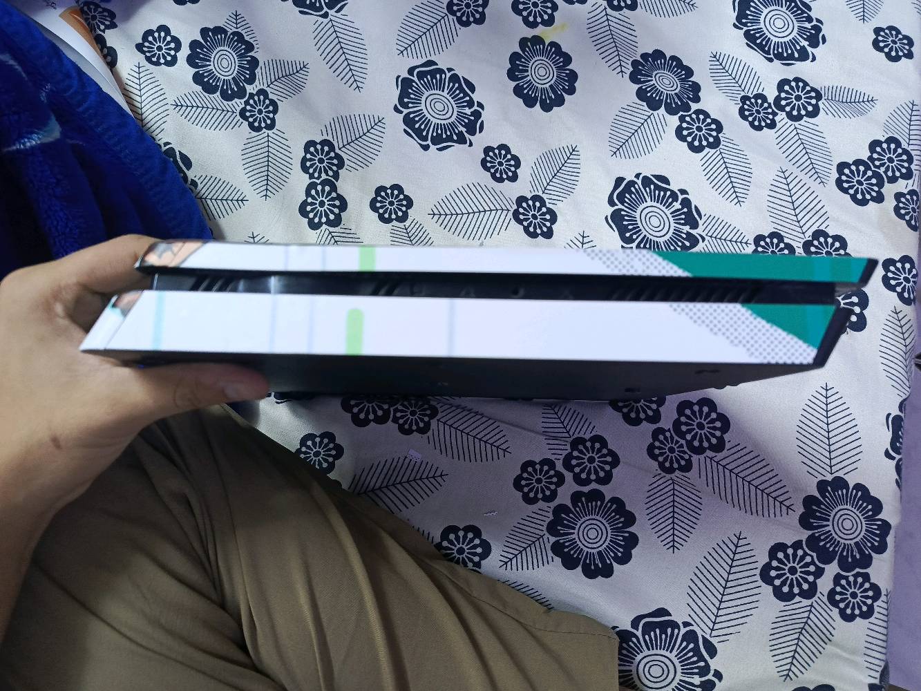 بلي 4 سلم ما مفتوح +3 جوستك+قرصين 
السعر 280الف