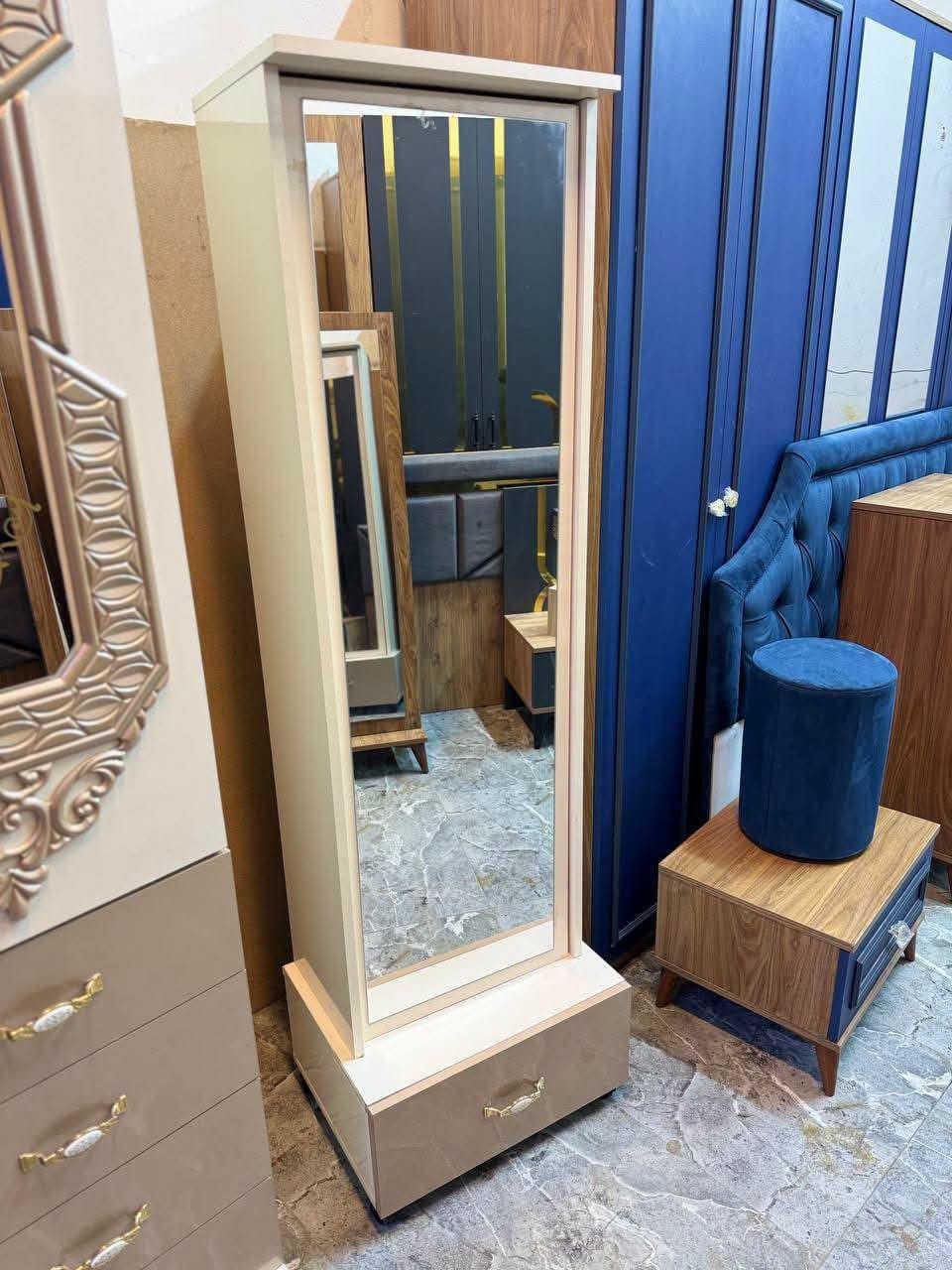 🛏️ *غرفة تركية مستخدمة 10 قطع* 🛏️

✨ المواصفات:
🔹 سرير عادي 
🔹 نضافة 90% ✨
🔹 صبغ حراري اصلي 🔥
🔹 ماركة قماش ووتر بروف 💧

💰 *السعر مليون دينار* 💰

🚚 شد ونقل مجاني داخل بغداد 🎉
🚛 المحافظات اجور نقل فقط

📍 معرض @نوار السيد
