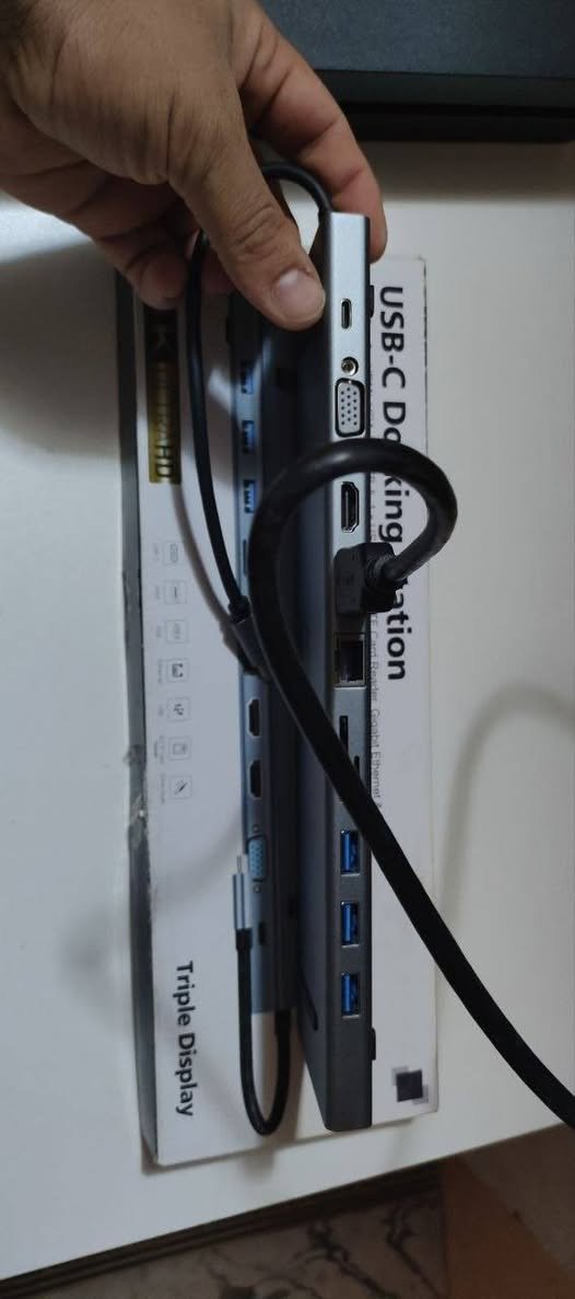 جهاز يعرض من الموبايل الى الشاشه بدق 4k
تقدر تربط علي لاب توب تقدر تربط عليه فلاشات منفذ رام السعر 35 الف جديد غير مستخدم ***********
