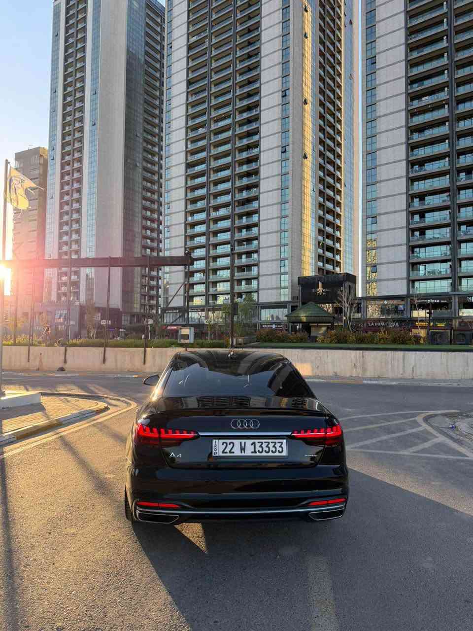 Audi A4 Sline 2022
فوول فوول مواصفات
بصمة
كشنات جلد- خزن - كهرباء- تبريد و تدفئة 
سلايحساسات امامي و خلفي
بردة كهربائية
فوليوم
كروز سرعة
بريك لمس
تبريد لمس 
شاشة جبير
كيج دجتال الكتروني
كامرة ٣٦٠ درجة
لايتات بلادي ليد 
بجم خلف كبس بدون ضربة 
سيارة بي صبغ بابين بدون ضربة عل خدوش صابغين
سعر:٢١٥ بي مجال بصيط للطيبين
***********
مكان سيارة: اربيل🌍 أربيل, العراق
