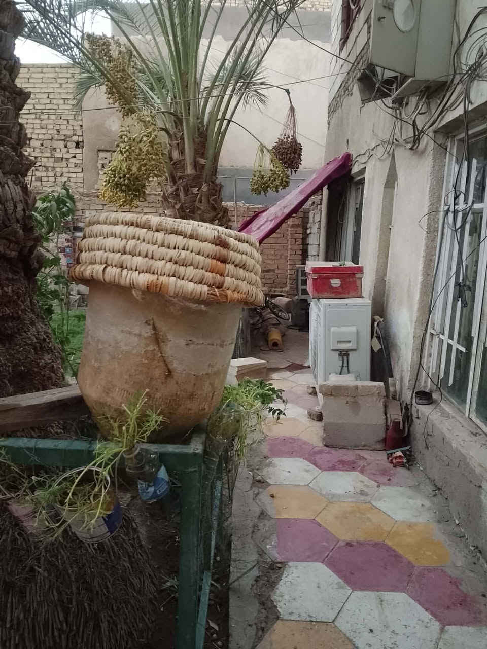 بيت للبيع حي نهضه ثالثه قرب سوق أبو جميغ مساحه 400 بناء قديم للاستفسار ***********
