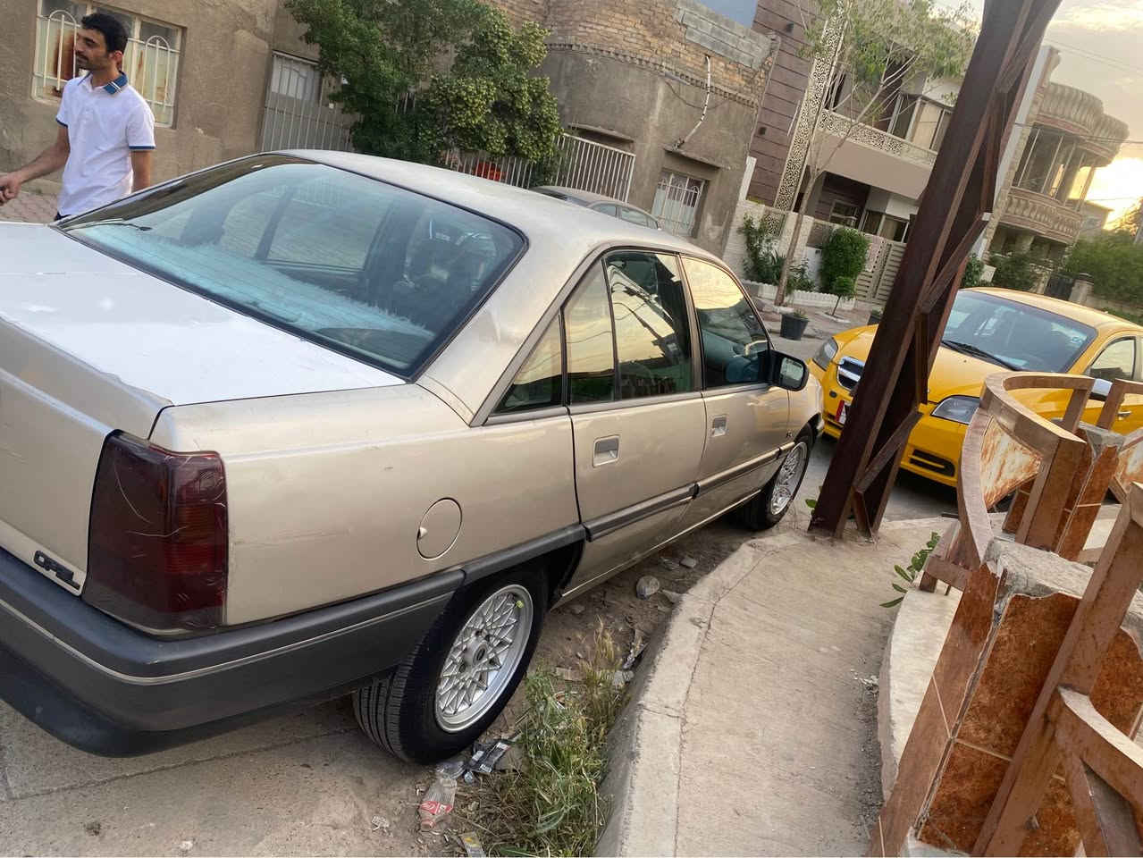 اوميكه موديل 90  نينوه سنويه مشروع وطني لغايه 29 بدون ضربه ولا صبغ كلها ابلاد شركه كير محرك شرط مكان السياره كركوك شرط تحويل *********** سعرها ٤٣ كركوك, العراق
