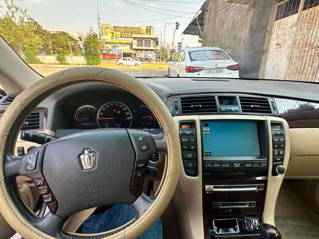 سەرەتا بەناوی خوای گەورە
شاهانە 
بڕاوە
بەحری 
مۆدێل ٢٠٠٧
ساجمەلەکی
بەسمە ڕەساسی
بچوک بەگەورە مەرخوبی بازاڕ
سێدوگمە 
پەردە
حاسە
سەیارەکە زۆر زۆر لە ڕەسمەکان جوان ترە 
٤ تایەو ویلی لۆکی لەژێرە 
سەیارەکە پێویست بە وەسف ناکات
سعری ٤٩گەڵاو مەعامەلە
ژمارەی تەلەفوون :***********

