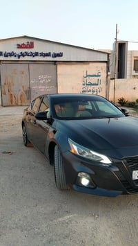 نيسان التيما للبيع موديل 2021 SV  لون اسود ملكي داخل صحراوي لونين سيار...