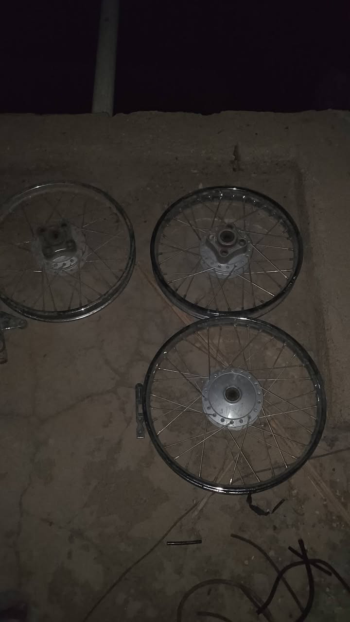 السلام عليكم غراض مال دراجات 120 و60 
للبيع ناصريه مركز سيد خضير كلمن وسعره هاذا رقمي ***********
