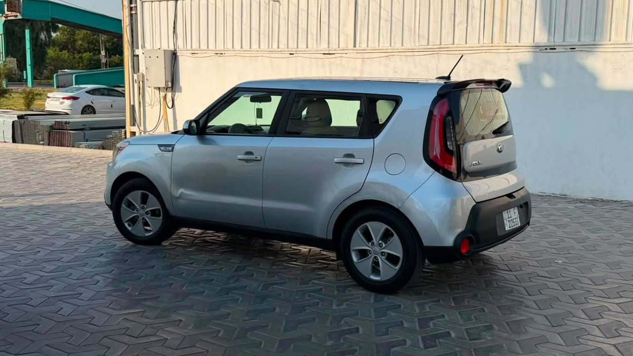 سلام عليكم كيا صول مديل 2016 مكينه 1600رقم بغداد سياره جديده احلا من صور مكان سياره كوت سعر 95 ورقه للستفسار اتصال ***********
