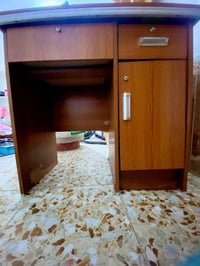 ميز مكتبي • خشبي • ٧٥×٧٥