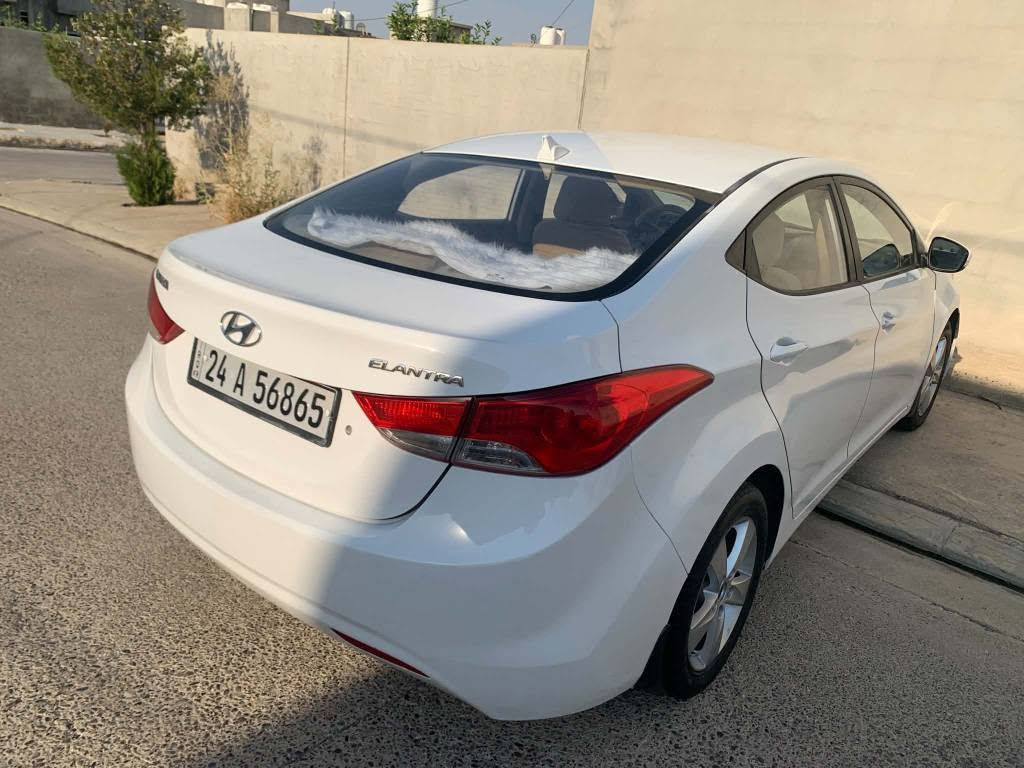 HONDAI ELANTRA 2013
هونداي النترا 2013 ابيض
بجم وخلفي كبس بيها اربع قطع بدون دواخل ..
سنوية الى 2028 شرط وكالة و تحويل مباشر ((بيها كوبون بنزين))
سعر 98 ومجال بسيط
رقم الهاتف / *********** واتس اب و اتصال
مكان السيارة  دهوك /بردرش دهوك, العراق
