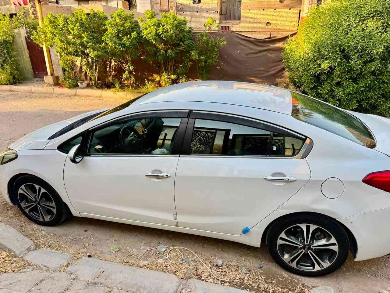 🚘 للبيع كيا سيراتو 2013 خليجي الشكل الحديث السبورت– 1.6

📍 الموقع: كربلاء / العطيشي 
💰 السعر: 120ورقة وقابل للتفاوض 
البسيط
⚒️مكفولة صبغ او تعديل
بية طعجات ورصعات بسيطة موضحة بصور
🔹 حساسات ورادار امامي وخلفي
🔹محرك نظافة فول ماشية 130 km
🔹 كير أوتوماتيك / وبيةً نظام عادي
🔹 اللون أبيض مواصفات عالية من 
شفتات  ستيرن وتحكمات ومرايات شفط واشاير بيها 
🔹 داخليات نظيفة ومحافظة عليها
🔹 تكييف شغال 100%
🔹 السيارة استخدام شخصي حدادية نظيفة
🚙سيارة باسمي والسنوية لل2028 وتحويل مباشر ثاني يوم 
📸 السيارة مفحوصة والسونار موجود بس قديم والفحص متاح للمشتري .

سيارة نظيفة جداً وبالعافية عل يشتري

📞 للاتصال والتواصل واتساب ***********
