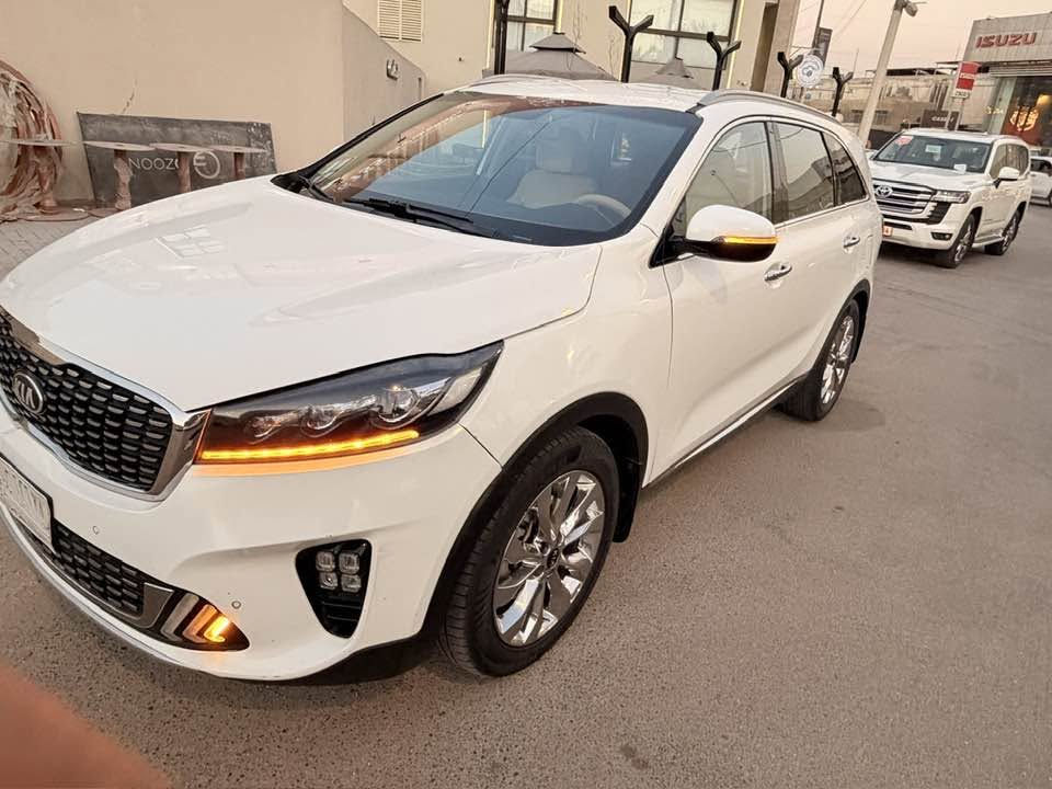 السلام عليكم سورنتو موديل 2019 خليجي 

مكينة 6 سلندر
موصفاتهة 

بصمة 

كشنات الامامية كهرباء
جنطة كهرباء
اربع وضعيات قيادة
بردات خلفية 
شاشة كبيرة بلادية 
كامرة خلفية دوارة 
حساس امامي وخلفي 
مري شفط 
بصمة ابواب 
ثلاث قطع تبريد 
سبعة راكب 

تايرات جدد وحدادية جديدة 

تبريد ثلج ما يبوخ منضومة جديده كاملة 

السيارة جديدة حتى كتلوكات شركة بية

عنواني بغداد 
السعر 217 
رقم / ***********
ملاحضة / بيه نص جاملغ صبغ الامامي بس وبارد
