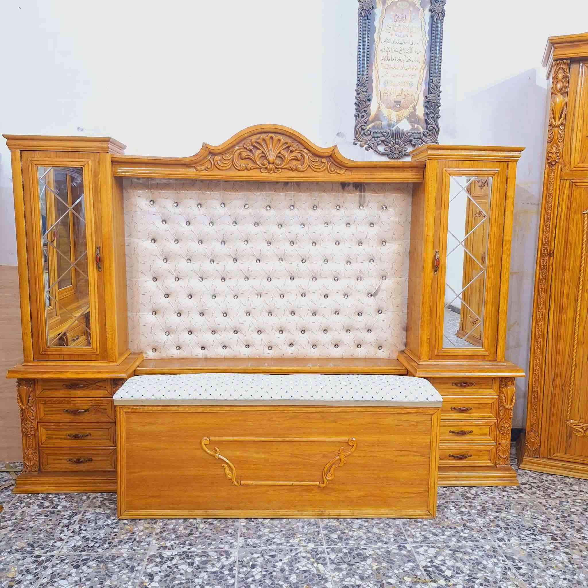 غرفه اخشاب  ام المسرح  تسكام 5 ملم صاج خارج والداخل شغل  الهيكل ودنك  زان توج زان نقش زان مصري  شغل درجه اولى  الغرفه كلش ثكيله وخشب قوي واخت الجديدة ونظيفه كولش اي كسر و ضرر ما بيها  نسبة نظافته 98 /  100
القاعد بلوك سقف بلوك  الظهر جرجوبه براغي 
 الغرفه ولا غلطه بيها و بالعافيه على لي ياخذها  
وتساب/  ***********
 العنوان بغداد  البلديات و اكو  توصيل هم موجود
