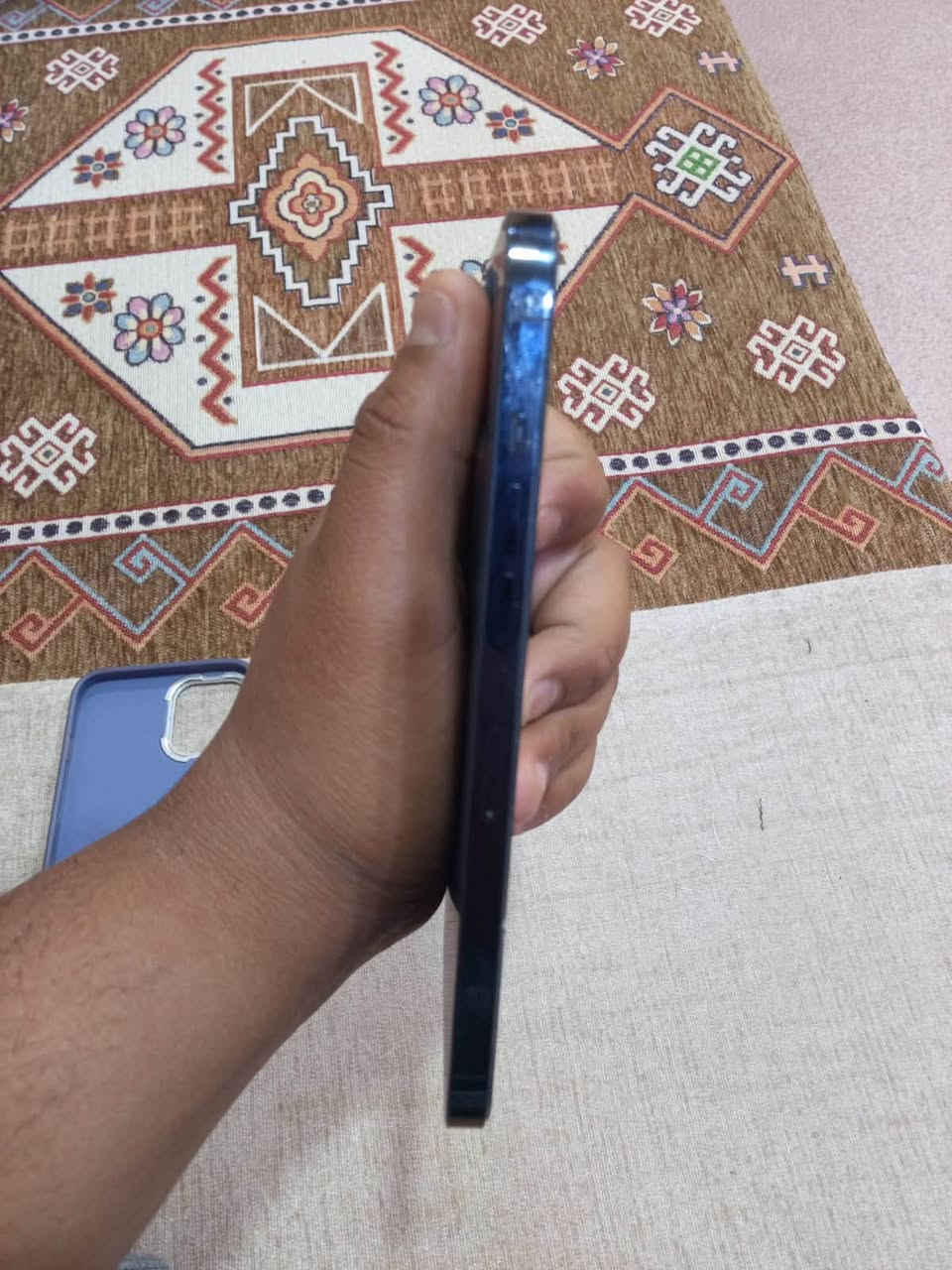 ا.  سلام عليكم آيفون 12 برو ماكس مبدل بطاريه من آبل أصيله ذاكرى 256 جهاز كله شغال شرق اوسط ملحقاته كله موجوده 
مراوس مراوس مواوس 22 أو 23 التره بكاني بصره الموفقيه 
رقم الهاتف /***********
