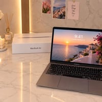 ماك بوك اير M1 • ١٣.٣ إنش • ٨GB/٢٥٦GB
