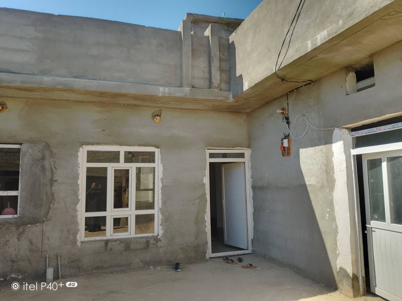 بيت للبيع الحويجه زراعي 
حي خلف الخضر 200متر
غرفتين نوم وهول ومطبخ وربعه 
سقف ثانوي
واصل كافة الخدمات السعر 30مليون وبيه مجال 
***********
