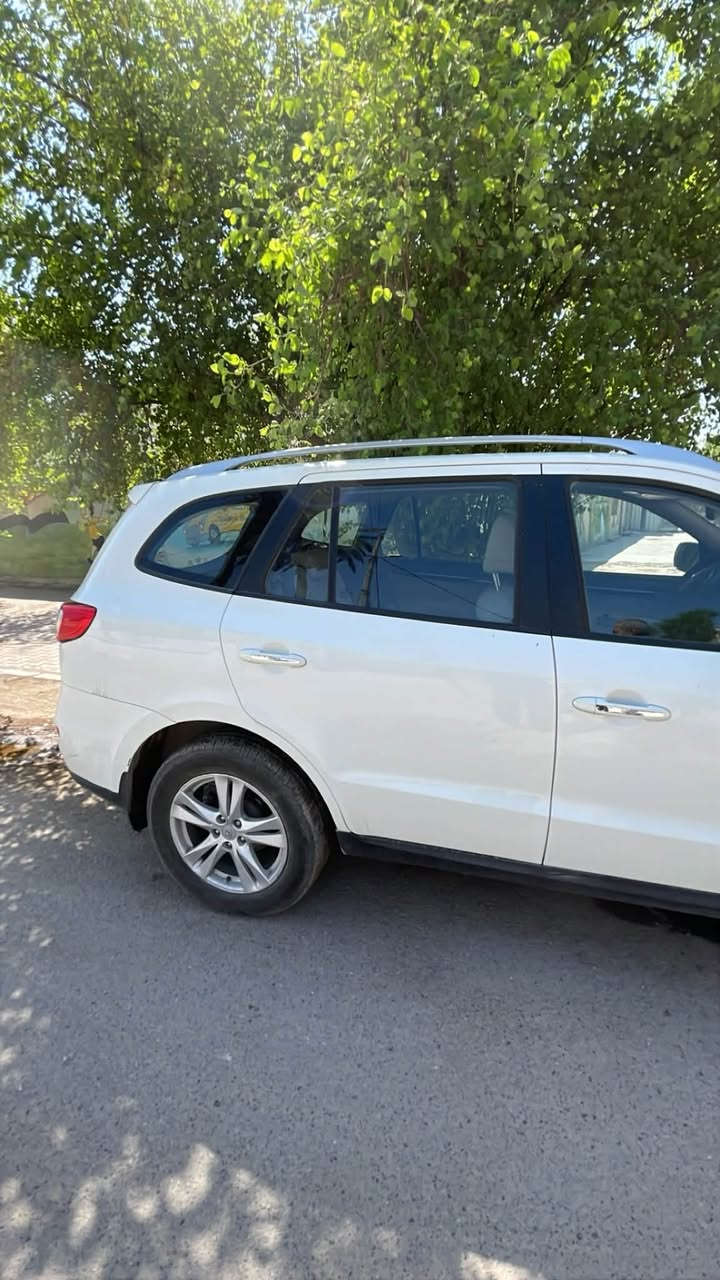 🚗 هيونداي سانتافي 2011 للبيع 🚗
 الموديل: 2011
 اللون: أبيض  
 العداد (الماشي): 128,693 كم  
 الرقم: بغداد(مرقمة جاهزة، تحويل أو وكالة مضمونة)  
 المكان: بغداد الحرية قرب حسينة التوحيد***********
