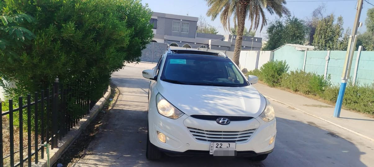 Hyundai Tucson 2012 
فتحه سقف بانوراما 
ويل كب حجم 17 
شاشه اندرويد 
كامره خلفيه دواره 
مرايات جانبيه كهرباء 
اشارت بالمرايات 
تحكم ستيرن 
منفذ USB 
منفذ AUX 
محرك وكير شرط مكينه 2000 دوش شرط
تبريد ثلج ❄️
اطارات جديدة
بطاريه جديدة
بدون صبغ 
فقط مكانتين بارد
السونار مرفق مع منشور
رقم اربيل الجديد بأسمي 
شرط التحويل 
السعر 136 قابل للتفاوض
للاتصال
*********** موصل, نينوى

