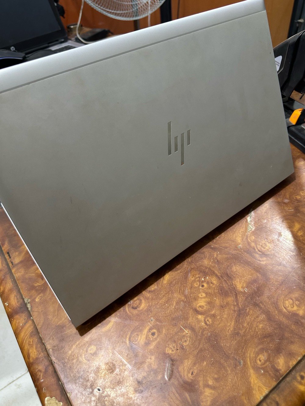 سلام عليكم للبيع لابتوب. HP 
مواصفات
…………………………… 
HP EliteBook 850 G7 Notebook PC
    Windows 10 Pro 64-bit (Build 19045)
Intel(R) Corei5-10210U بتردد 1.60 كيكاهرتز (8 أنوية)
(RAM): 16 كيكابايت
يدعم بصمة الابهام 
كيبورد ضوئي ذاكرة 512