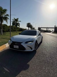 لكزس ES350 • ٢٠٢٣ • ماشي ٤١ الف