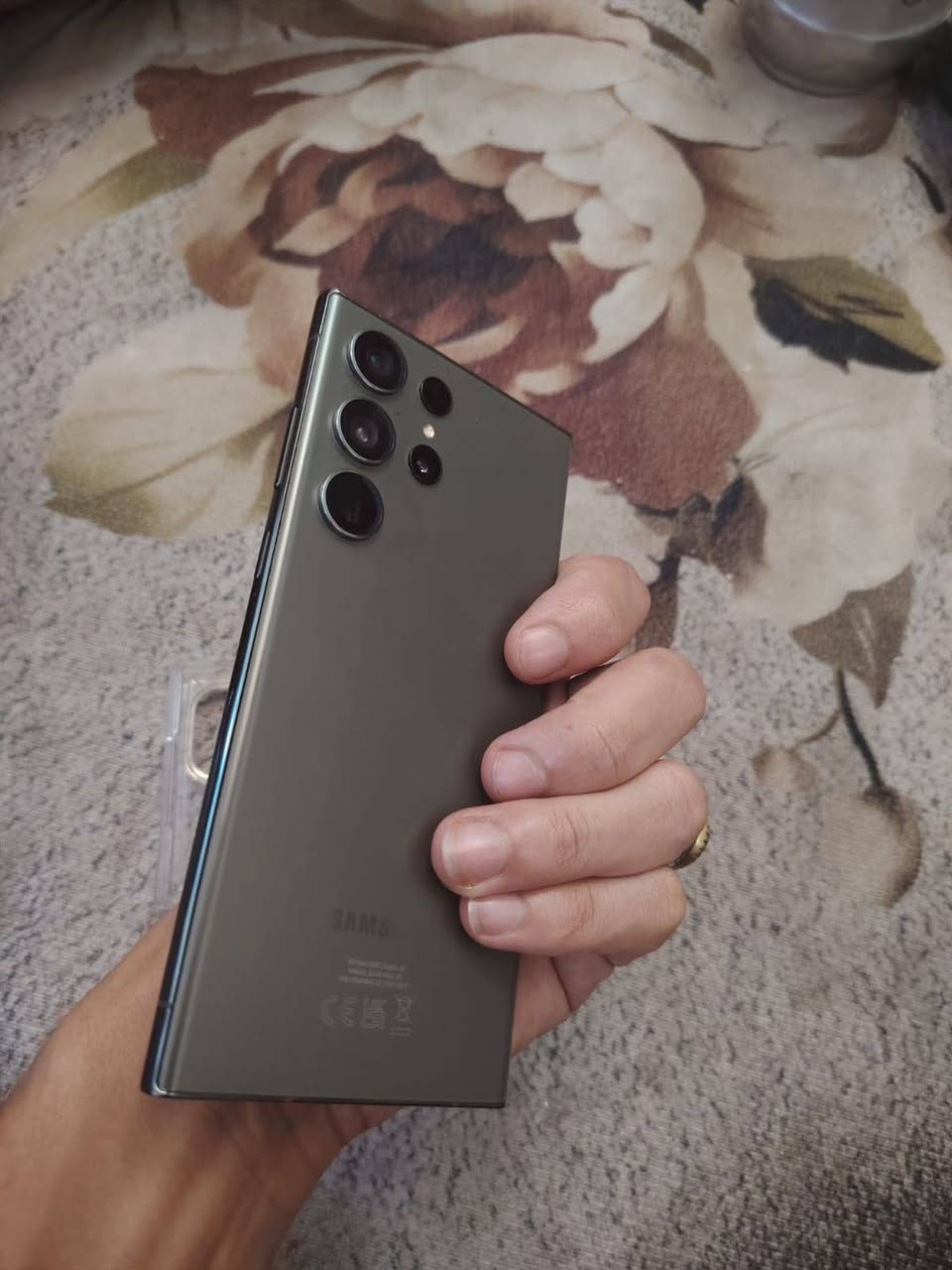 السلام عليكم اس 23 الترا ذاكره (512)  لون زيتوني جهاز وكاله عين الفهد 
جهاز كارتونه ضايعه 

ماداخل تصليح ابدد

بس بي نقطه بلشاشه يم الكامره الاماميه ومامأثره عليه ابد والله

سعره الجهاز 650 وبي مجال بسيط  

مكاني بغداد بلديات رقمي ***********
