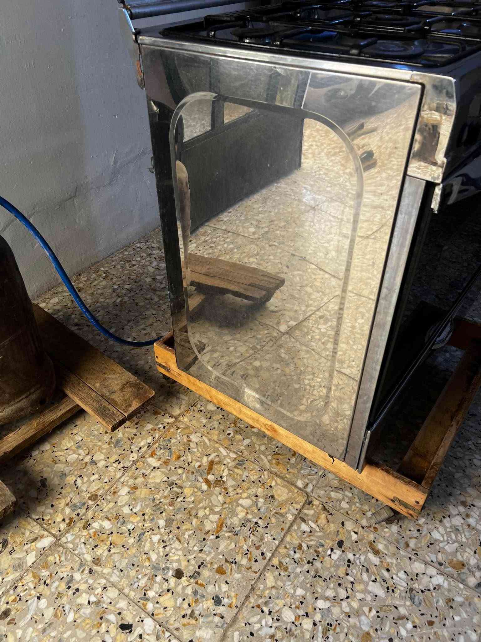 طباخ مصري يونفرسل خمس عيون الحجمً الصغير شغال كله وعلى الفحص  سعره 150 وبيه مجال المكان نهايه الشعله منطقه الدهله *********** بغداد, العراق
