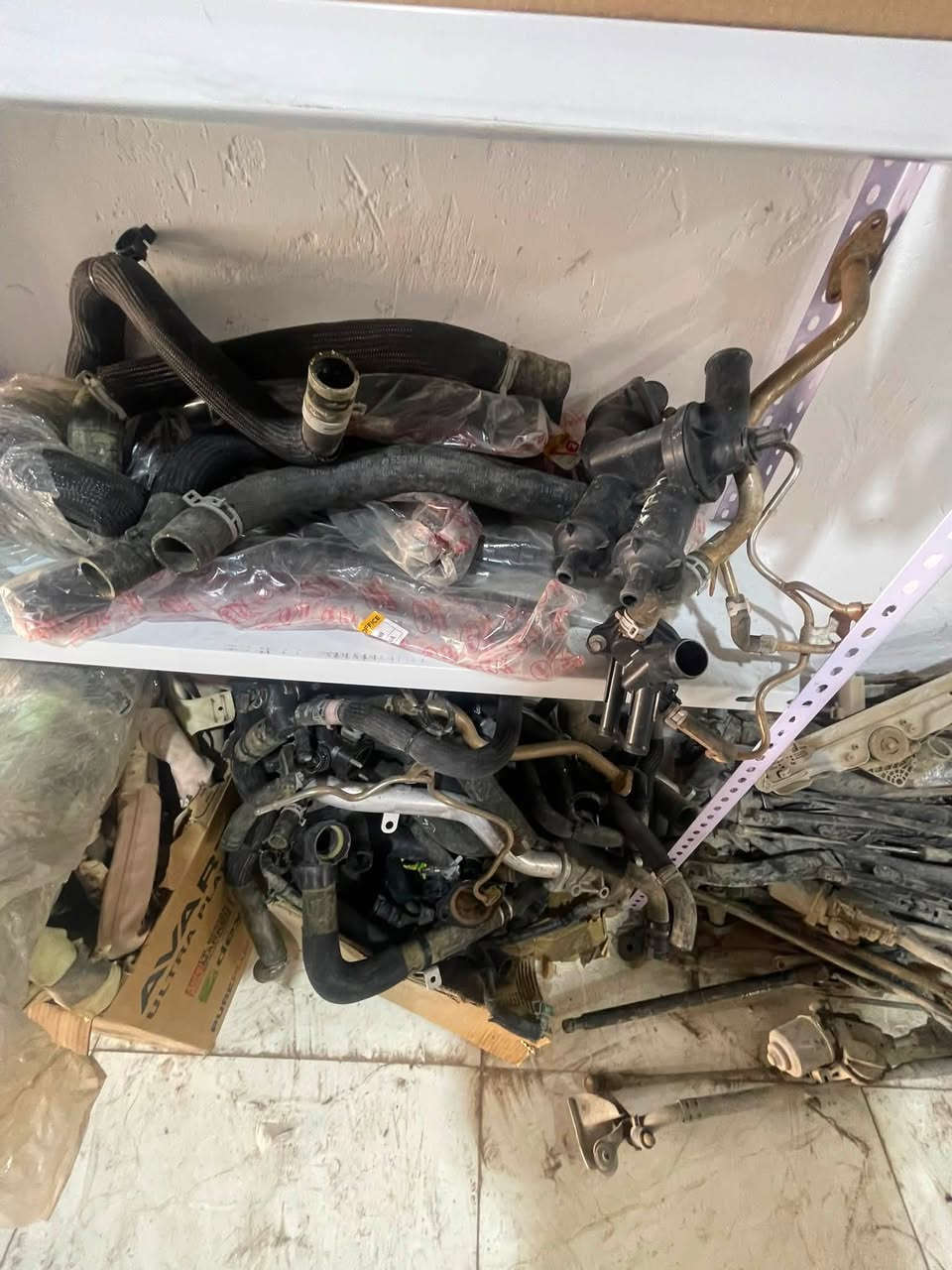 السلام عليكم وصول قطع غيار امريكجارجر اوباما جيب تيران حداديه قطع غيار دوس شنو تحتاج دزلي صورته العنوان البصره حمدان وتوجد ورشه صيانه دوريه وفحص العطال بلجهاز وتنضيف البخاخات  الاتصال ***********
