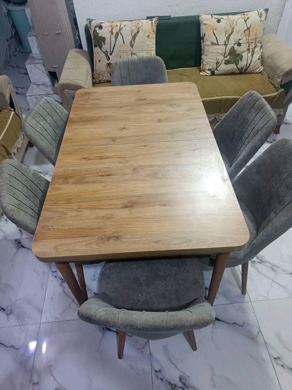 ميز طعام • يتكبر ويزغر • جديد