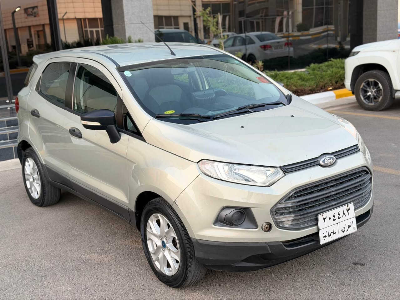ford Eco sport 2016
فۆرد ئیكۆ سپۆرت مۆدێل ٢٠١٦ به‌س بۆنیت بۆیاخ  بێ ناو گرتن مه‌كینه‌و گێر به‌ شه‌رت نه‌كراوه‌ته‌وه‌ مه‌كینه‌ بێ تۆربۆ مه‌رخوب جام كاره‌با گێر ئۆتۆماتیك شاشه‌ گه‌وره‌ خلیجی ٥٩ هه‌زار رۆشتوه‌ بێ ته‌قه‌و ره‌قه‌ 
***********
شوێن سلیمانی السليمانية, العراق
