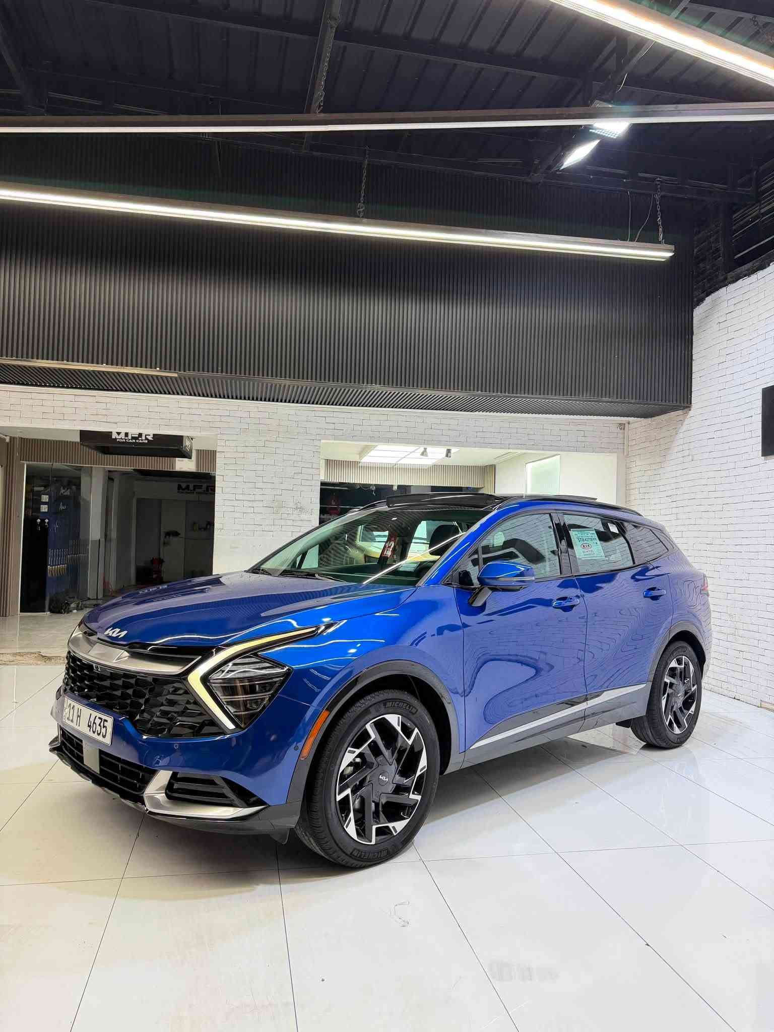 2025 kia sportage sx prestige
٢٠٢٥ كيا سبورتج اس اكس برستيج اعلى مواصفات 
محرك 2500
دخول جديد لون جويتي ازرق
ماشية 14 الف ميل وبعدها على مشي امريكا 
رقم بغداد مميز ٤ مراتب 
ضرر السيارة سطحي بدون اي دواخل شاصي ولغد كفالة
بدون ايرباك !! بدون ايرباك !! 
جاملغ جهة اليسار وبنيد صبغ

١- بانوراما 
٢- كامرات محيطية ٤ امامية وخلفية وجانبية ومن تنطي اشارة تشتغل الكامرة بالكيجات
٣- رادار امامي وخلفي وجانبي نقط عمياء وتحديد مسار وقيادة آلية
٤- حساسات امامية وخلفية 
٥- كشنات جلد اسود 
٦- كشنات كهرباء وخزن  وتبريد وتدفئة وستيرن تدفئة
٧- سستم صوت هارمن كاردن مع سبوڤر بالصندوق 
٨- لايتات عدسات 
٩- اوتو هولد 
١٠- مساعد النزول من المنحدرات 
١١- سايد بريك الكتروني بصمة 
١٢- صندوق كهرباء 
١٣- شاحن موبايل وايرليس 
١٤- تبريد مناخين منفصل امامي وخلفي 
١٥- كيجات دجتال تتغير اشكالهن مع شاشة كبيرة اكبر حجم 
١٦- انارة داخلية LED 
١٧- ويل كب حجم ١٩ 
١٨- نظام ستارت اند ستوب 
١٩- منافذ شحن بالكشن 
٢٠- تشغيل عن بعد 

السعر 228$ ورقة وبيها مجال 
***********
مكان السيارة بغداد البنوك
