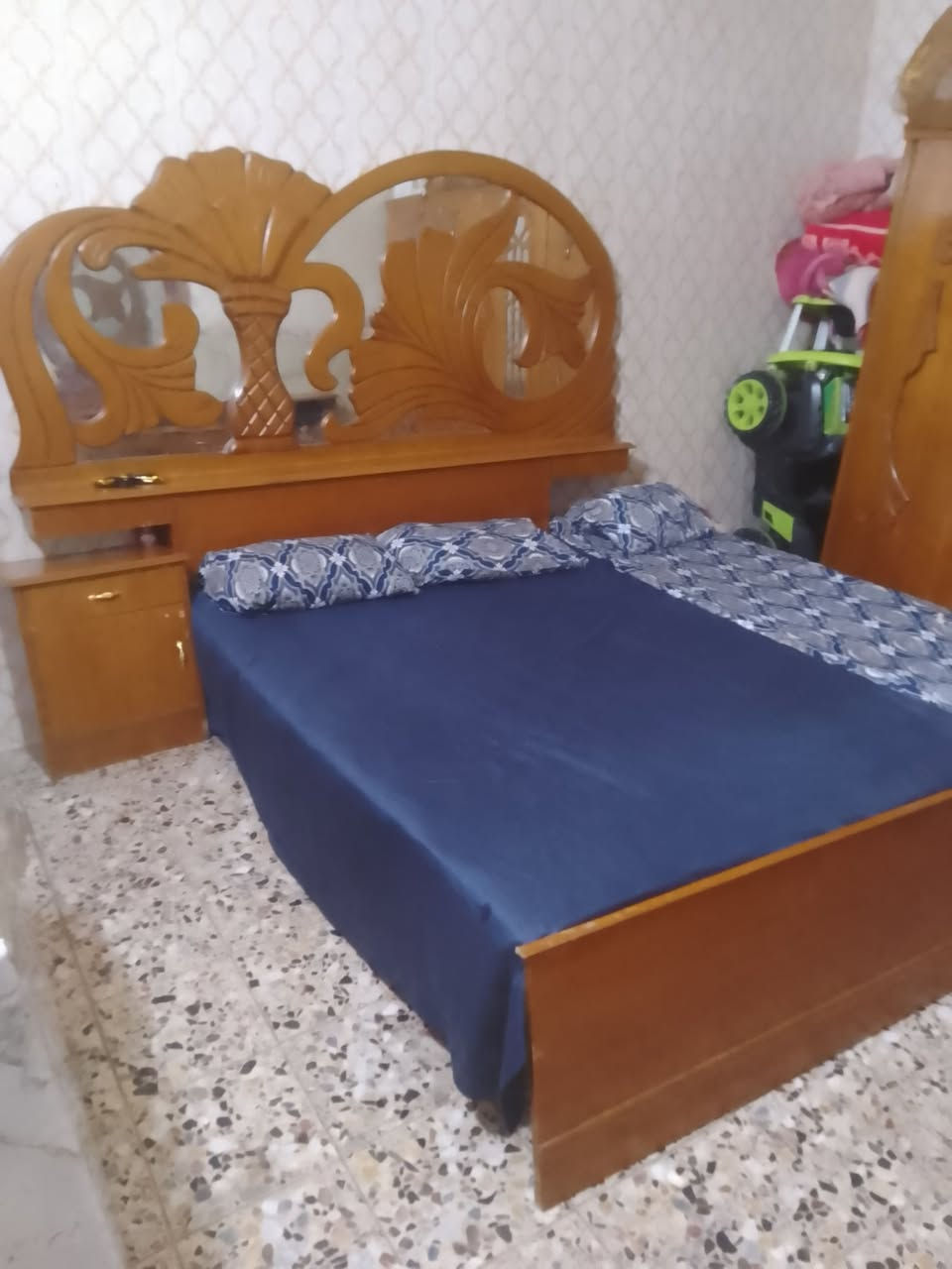 السلام عليكم غرفه مستعمله للبيع مكان بغداد مدينه الصدر يرادله ترتيب بصيط السعر ٣٥٠ ***********
