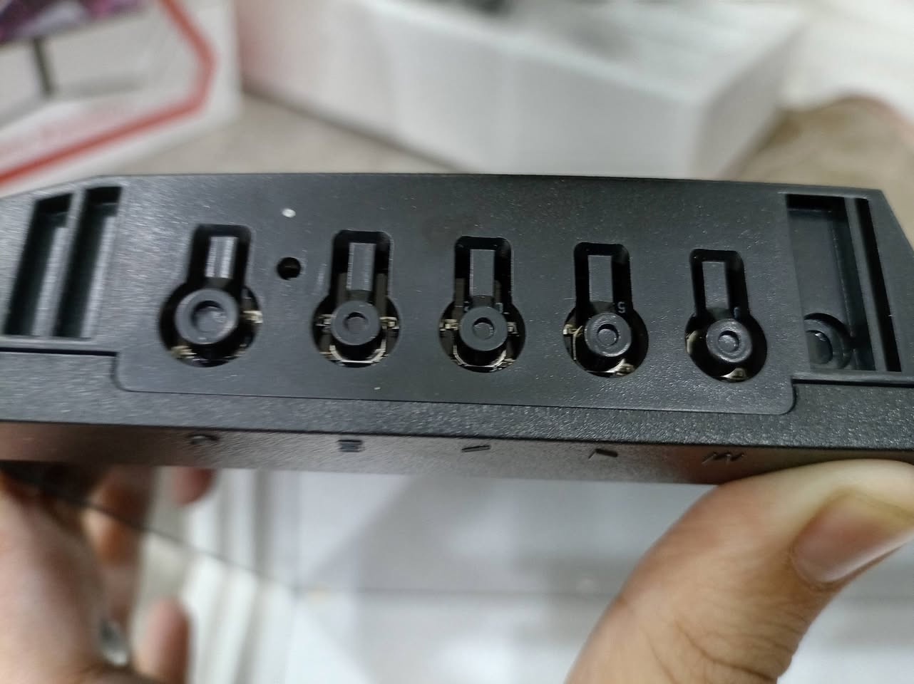 شاشة قيمنق PATRIOT 24 بوصة (180Hz) جديدة بالكرتونة
للبيع شاشة ألعاب PATRIOT نظيفة جداً وبكامل أغراضها وكارتونها.
​المواصفات:
​الحجم: 24 بوصة
​نوع الشاشة: Fast IPS (ألوان ممتازة وزوايا رؤية واضحة)
​معدل التحديث: 180Hz (سلاسة عالية بالألعاب)
​زمن الاستجابة: 0.5ms
​الدقة: Full HD
​المنافذ: HDMI / DisplayPort (DP) / Audio / USB
​تدعم تقنيات G-Sync و FreeSync لمنع التقطيع.
​الملحقات: الكارتون مع الفلين الأصلي، الستاند، وجميع الملحقات
السعر ١٤٥الف وتخفيض لشراي 
المكان السماوه
التوصيل مجاني لكل محافظات العراق 
الرقم 
***********
