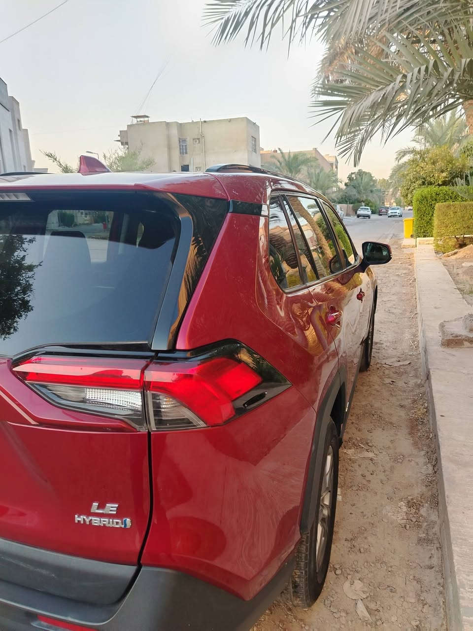 🚘 للبيع | تويوتا RAV4 Hybrid LE 2022
🔴 اللون: أحمر

🔥 راف فور هايبرد | اقتصادية وقوية | دفع رباعي

المواصفات:

• موديل 2022

• فئة LE Hybrid

• محرك 2.5 لتر، 4 سلندر هايبرد

• قوة 219 حصان

• AWD دفع رباعي

• الكير CVT أوتوماتيك

• شاشة

• Apple CarPlay وAndroid Auto

• كاميرا خلفية

• مكيف أوتوماتيك

• مثبت سرعة

• أنظمة أمان Toyota Safety Sense 2.0

• جنوط 17 إنش

• 5 مقاعد

• الممشى عند الاستيراد: 160,000 ميل

• الممشى الحالي: 175,000 ميل

• معاها طقم كشنات جلد لون رصاصي

🇺🇸 وارد أمريكي – ضربتها باب السائق

🎨 الصبغ:

• باب السائق

• الباب الخلفي جهة السائق

• الجاملغ الأمامي جهة السائق

✨ السيارة جاهزة من كل شيء

📌 رقم الشاصي VIN: 2T3MWRFV8NW137729

📍 العنوان: بغداد – اليرموك

💰 السعر: 20,000 $ قفل مال بيع — مناسب جداً

📞 للتواصل: *********** (واتساب)
