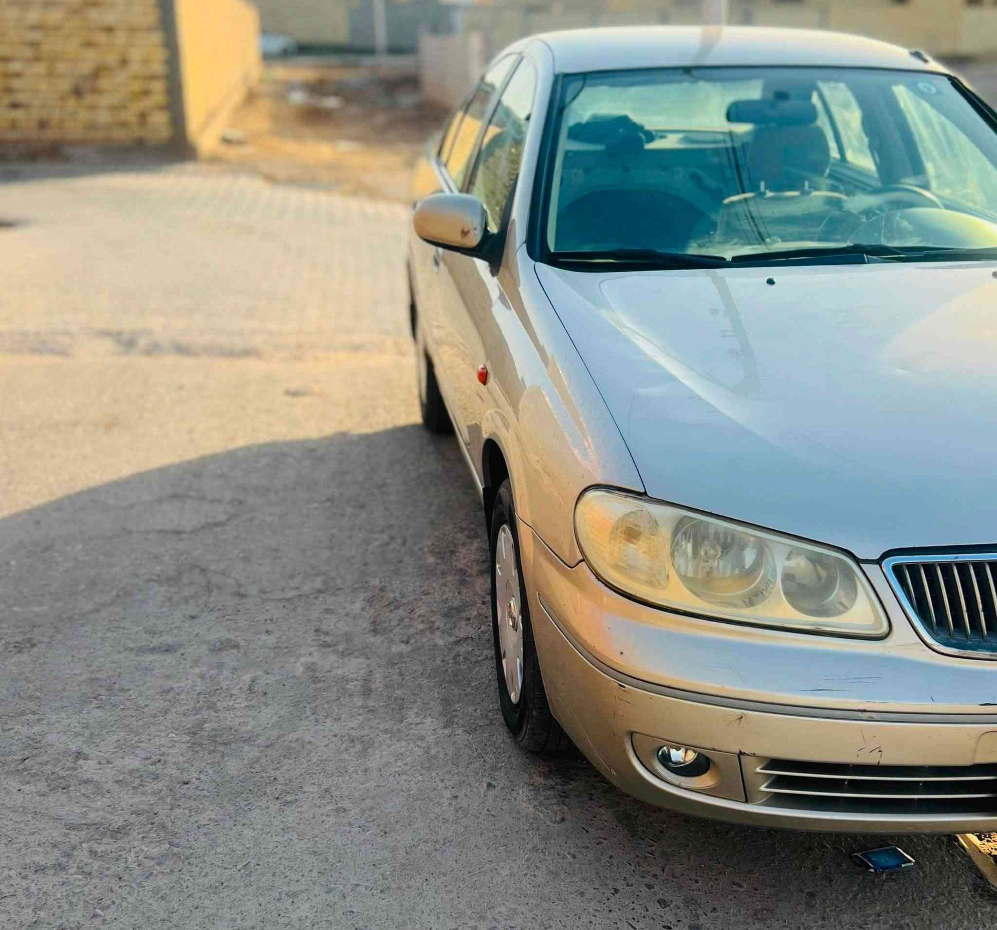 السلام عليكم
سياره سني نيسان ٢٠٠٥ ياباني اصل 
السياره مبدل بيها باب اثر خياس وموجود البلادي وضربة بالجنطة خفيفة 
الداخل صاج غرفتها نضافه ٩٠٪؜ السيارة بيها طخات بسيطه 
السعر ٧٣ وبيها مجال للشراي 
*********** واتساب 
الديوانيه
