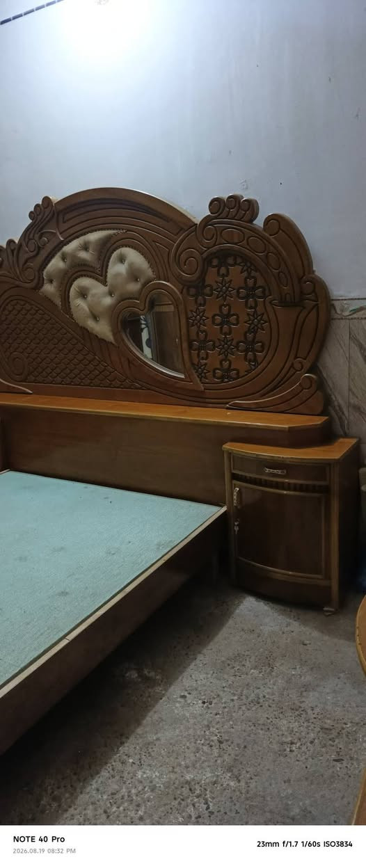 إعلان بيع غرفة نوم صاج (جديدة وغير مستعملة)
للبيع غرفة صاج أصلي (داخل وخارج)، بتصميم مقوس أنيق.

الحالة: جديدة تماماً وغير مستعملة نهائياً (مكفولة، وتجي تفحصها بنفسك، وإذا الكنتور أو الجرباية محطوط عليها فراش سابقاً أو مستخدمة، خذها ببلاش!).

سعر الشراء: مشتراة بـ 1,950,000 دينار قبل 8 أشهر (وما صار نصيب).
السعر المطلوب: 1 مليون دينار (قفل نهائي غير قابل للتفاوض).
📞 للإستفسار والتواصل:
***********
